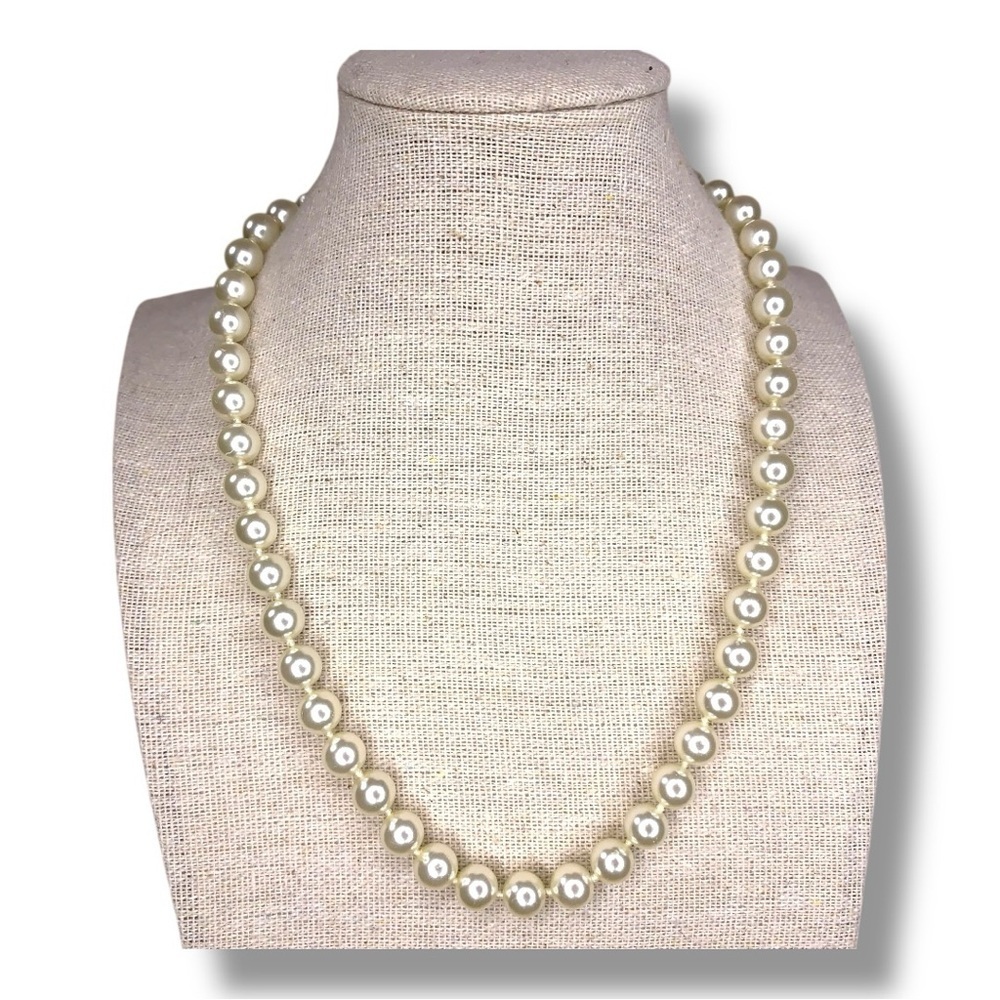 Vintage Ivory Gold Ornate Clasp Faux Pearl Necklace Wedding Formal Event Gift